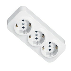 Розетка трехместная 2К+З немецкий стандарт 16А со шторками открытой установки белый Quteo 782218 Legrand