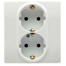 Розетка двухместная Etika с заземлением со шторками 16А белый 672233 Legrand