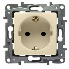 Розетка одноместная Etika с заземлением со шторками 16А бежевый 672322 Legrand