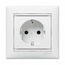 Розетка одноместная Valena скрытой установки с заземлением со шторками 16А белый 774421 Legrand