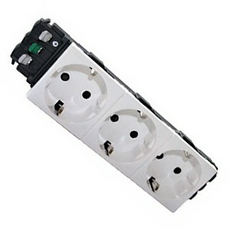 Mosaic Розетка тройная с заземлением со шторками белая Legrand 77603