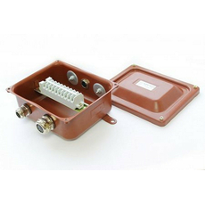 Коробка с зажимами наборными КЗНС-08 с латунными сальниками УХЛ1,5 IP65 zeta30314 ЗЭТА ЗЭТАРУС