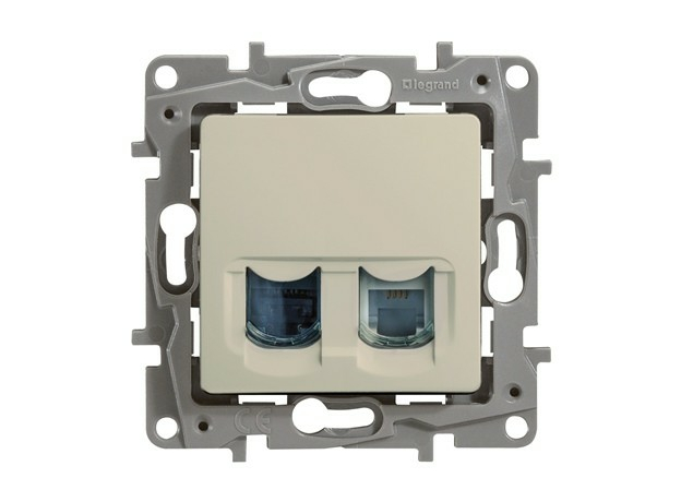 Розетка RJ11+RJ45 телефонная+компьютерная Etika cat.5e UTP бежевый 672352 Legrand