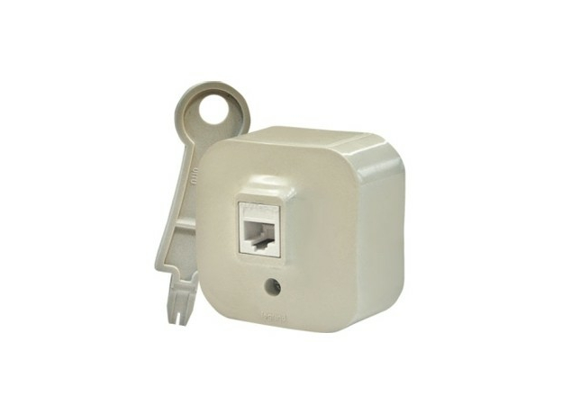 Розетка информационная одноместная Кат.5е RJ45 UTP открытой установки бежевый Quteo 782254 Legrand