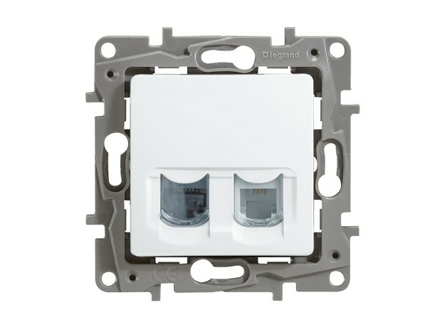 Розетка RJ11+RJ45 телефонная+компьютерная Etika cat.5e UTP белый 672252 Legrand