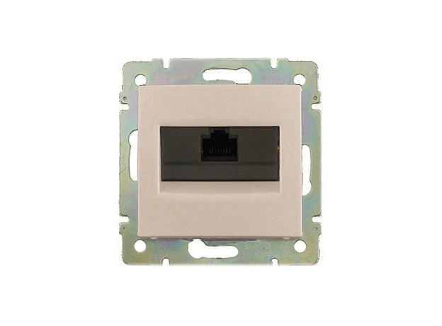 Розетка RJ45 компьютерная Valena скрытой установки IP20 UTP cat. 5е бежевый 774130 Legrand