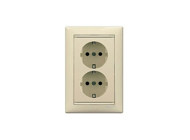 Розетка двухместная Valena скрытой установки с заземлением без шторок 16А бежевый 774370 Legrand