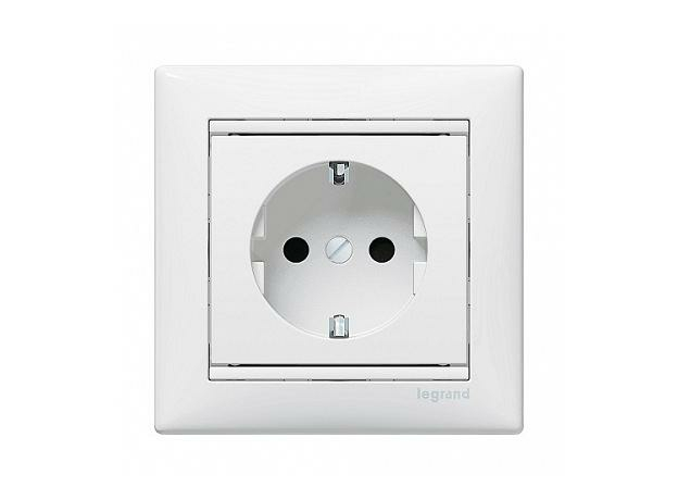 Розетка одноместная Valena скрытой установки с заземлением со шторками 16А белый 774421 Legrand
