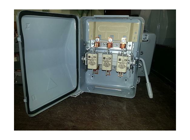 Рубильник в корпусе с предохранителями ЯБПВУ -1 М У3 100А (380В) IP54 (медь)