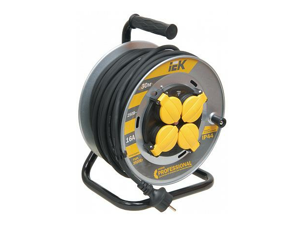 Удлинитель 30 метров УК30 на металлической катушке с термозащитой, 4 гнезда, 2Р+РЕ, КГ 3х2,5мм2, IP44 IEK