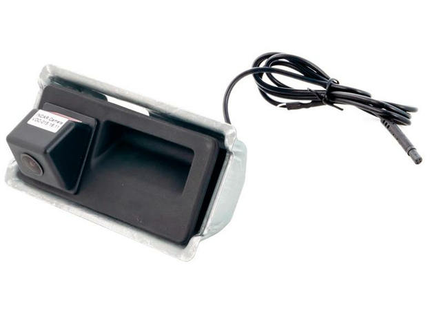 Камера заднего вида для VW Teramont (17+), Tiguan II (16+), Touran III в ручку (INTRO VDC-069)